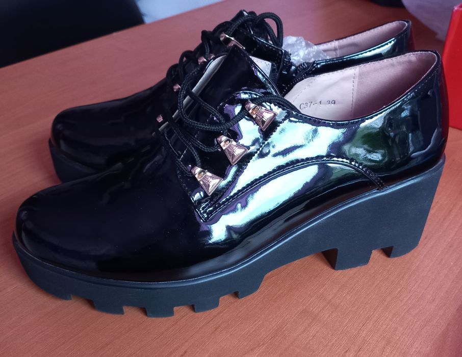 Туфлі жіночі нові 39 р