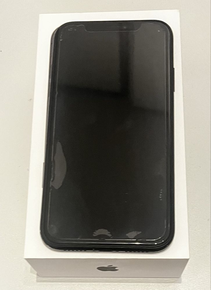 Iphone XR 64 GB + 2 obudowy