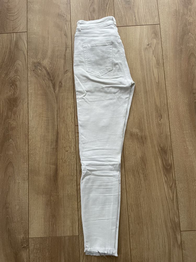 Biale spodnie Pieces XS