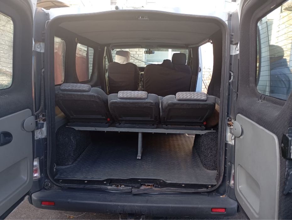 Продаж пасажирського буса Opel Vivaro 1.9 2006