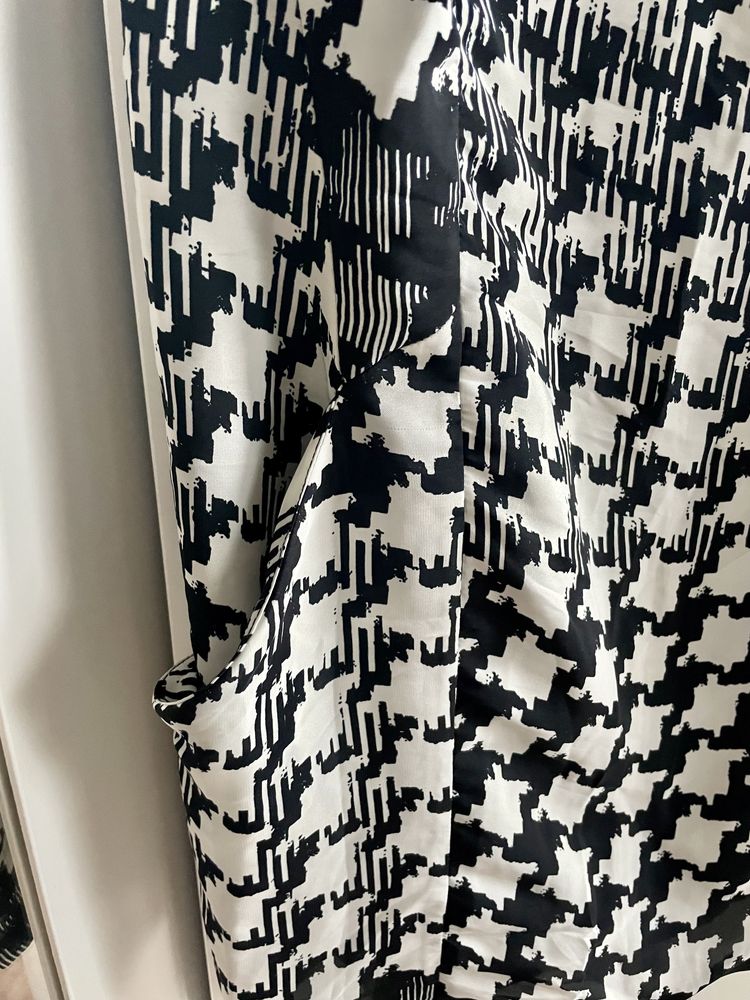 Zara basic klasyczna sukienka pepitka biała czarna xs