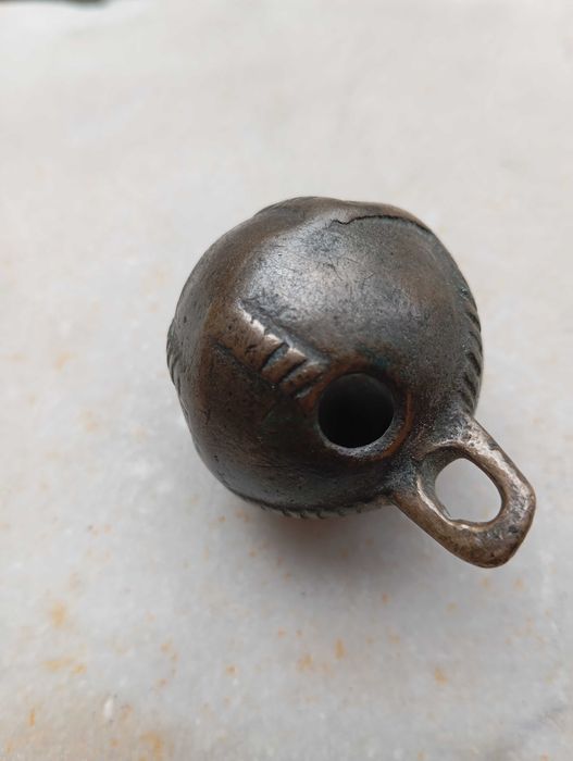 Campainha "dama antiga", em bronze, e guizo em bronze