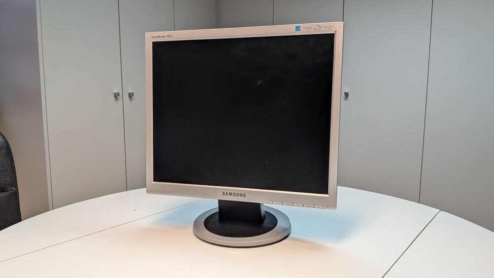 Monitores 4:3 a funcionar