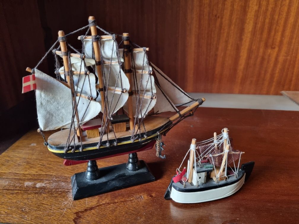 Conjunto Barcos em Madeira 15 e 8 cm