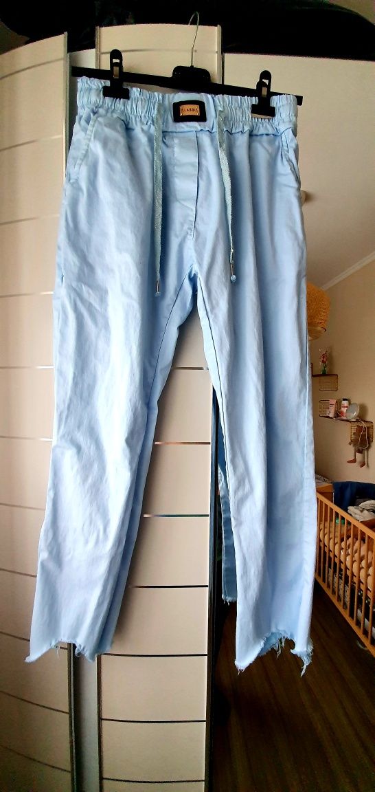 Spodnie gnieciuchy błękitne gumowane