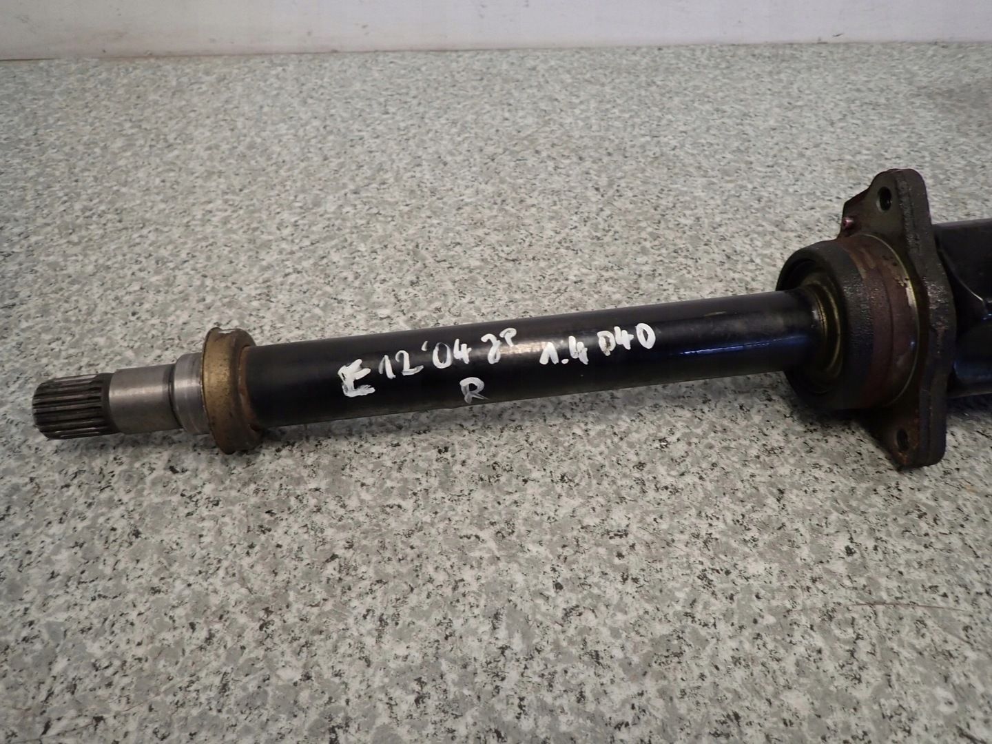 TOYOTA COROLLA E12 04-07 1.4 D4D PÓŁOŚ PRAWA LIFT