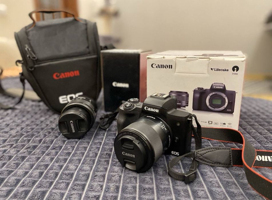 Фотоапарат Canon EOS M50 та два обʼєктиви. ( також все , що на фото)