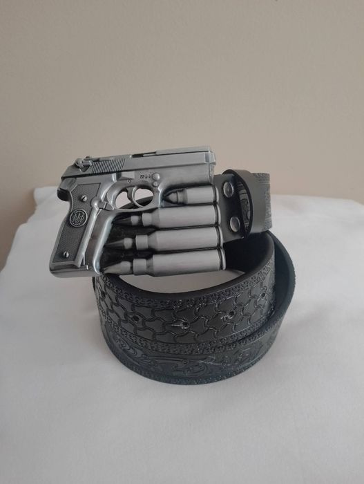 Męski czarny pasek do spodni z ozdobną klamrą