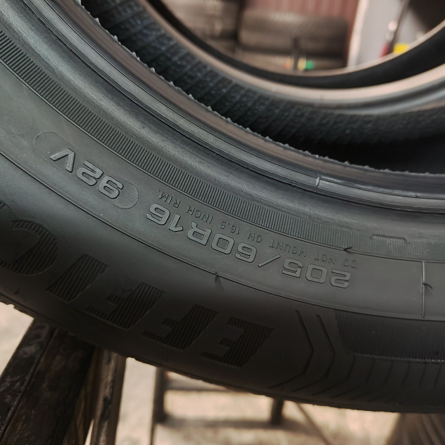 205/60/16 Sprzedam parę opon letnich Goodyear