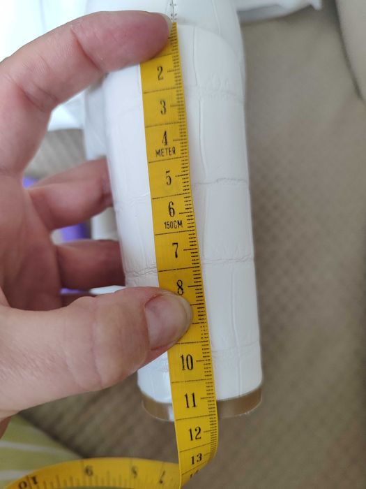 Дуже високі стильні білі жіночі черевики, шкірзам. Під крокодила