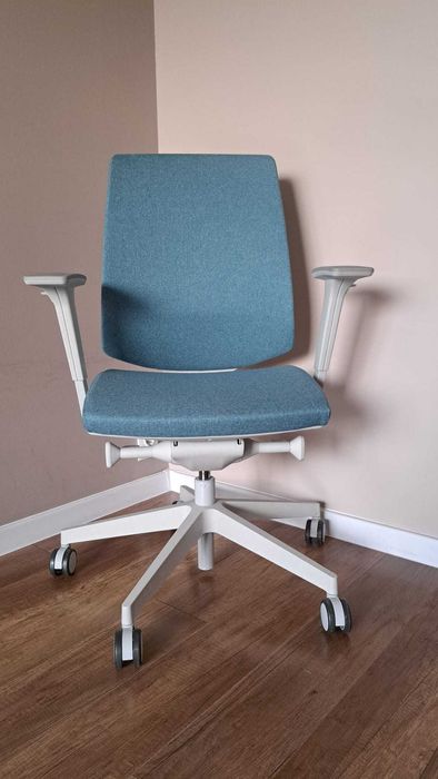 Krzesło biurowe ergonomiczne Fotel obrotowy Profim Light Up niebieski