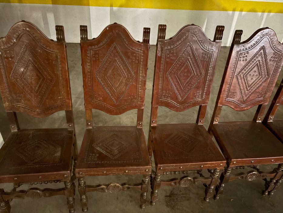 Mesa de Madeira extensível em excelente estado + 6 cadeiras