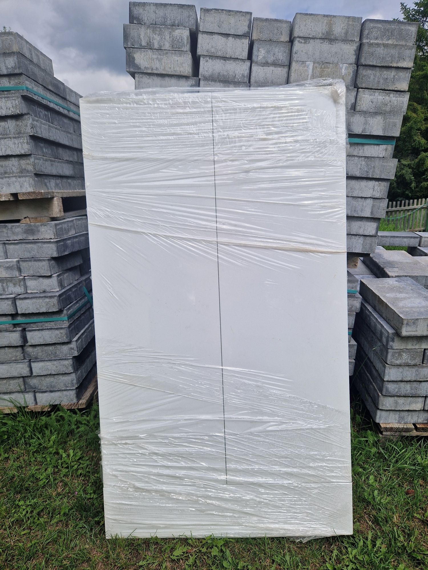 Nowa szafka nad geberit – biała, połysk, 120x67x22 cm
