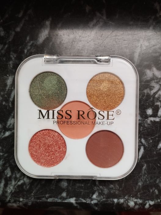 Cienie do powiek. Miss Rose.