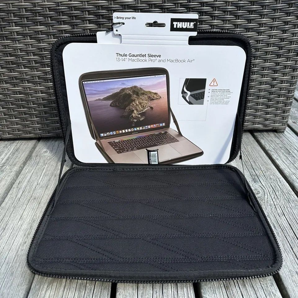 Чохол для MacBook Thule Gauntlet