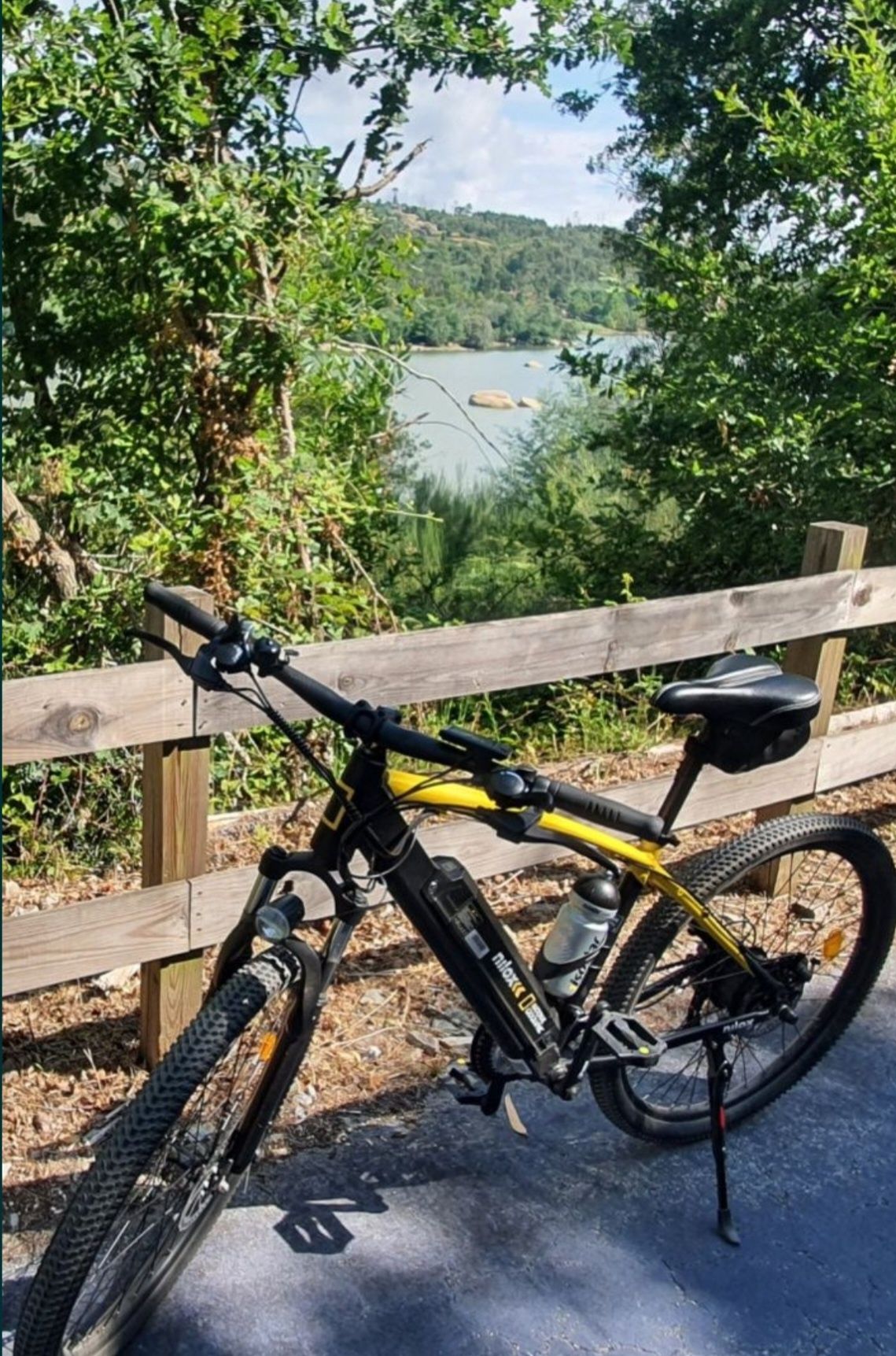 Bicicleta eléctrica BTT roda 27,5