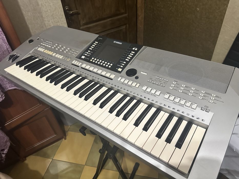 Продам Синтезатор