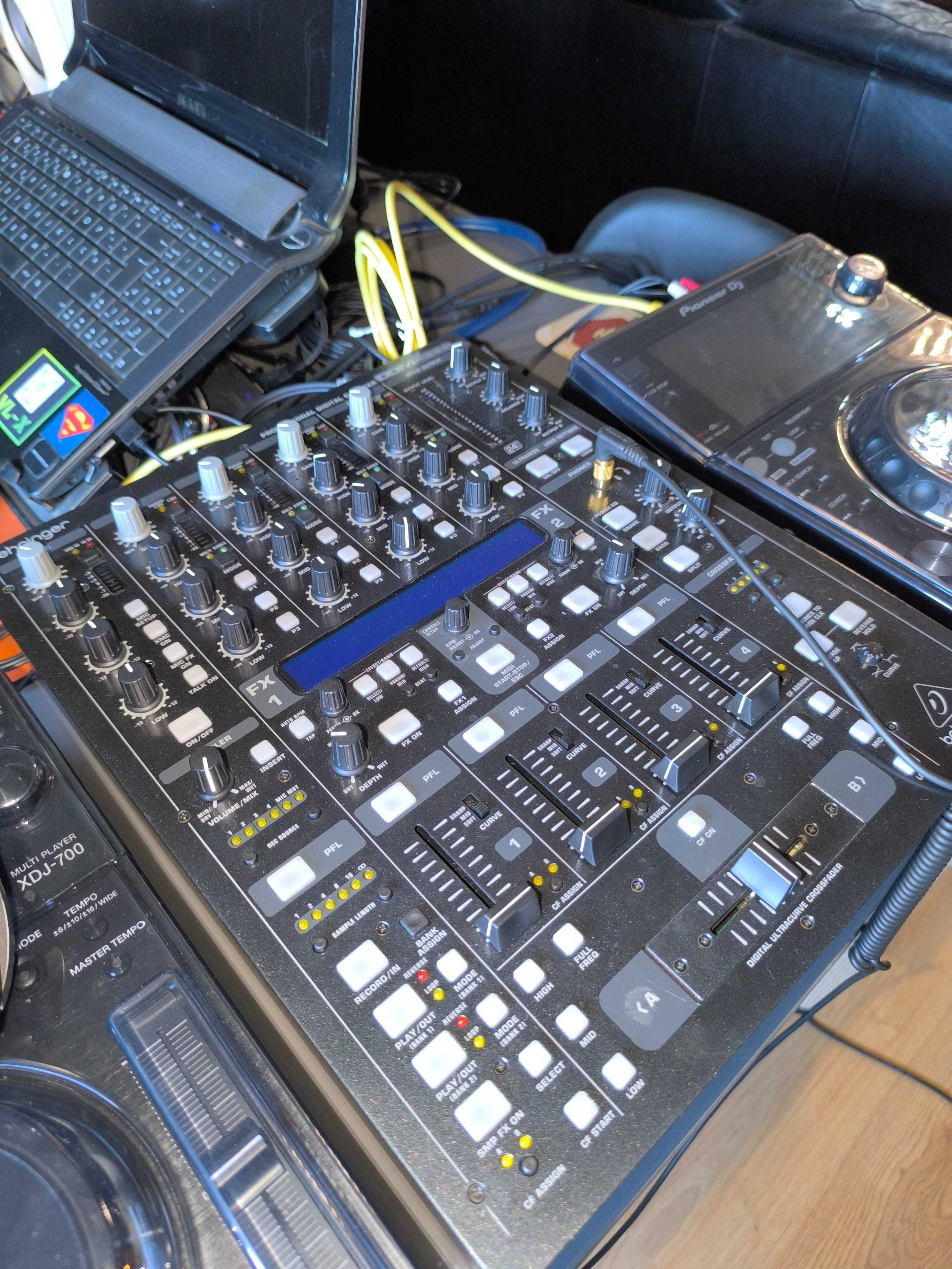Mixer Behringer DDM4000 - DJ + Mala de transporte