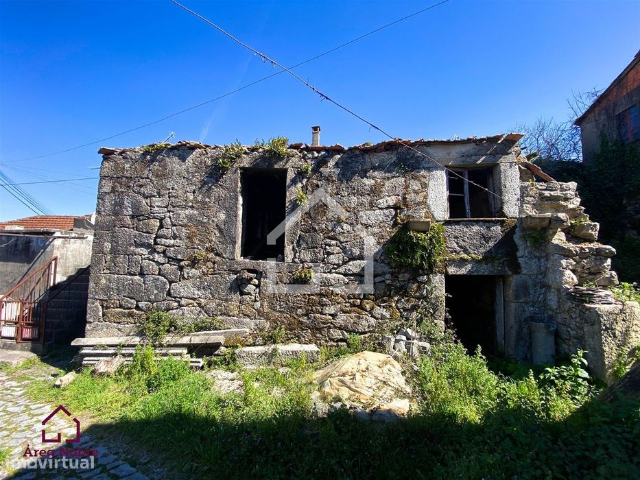 Casa em Ruínas para Restaurar