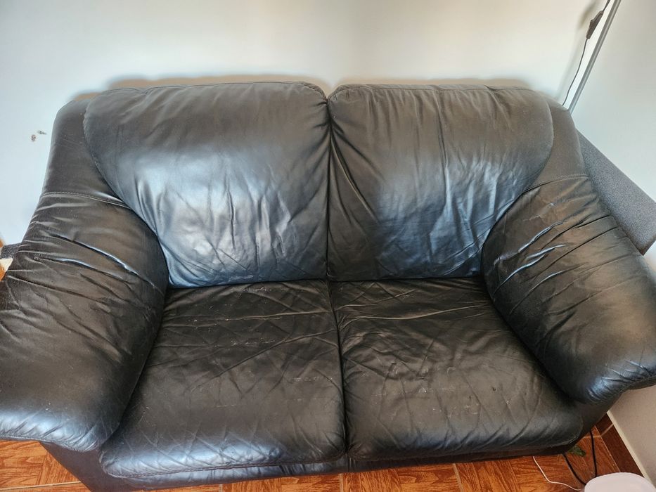 Vendo sofá de couro 2 lugares
