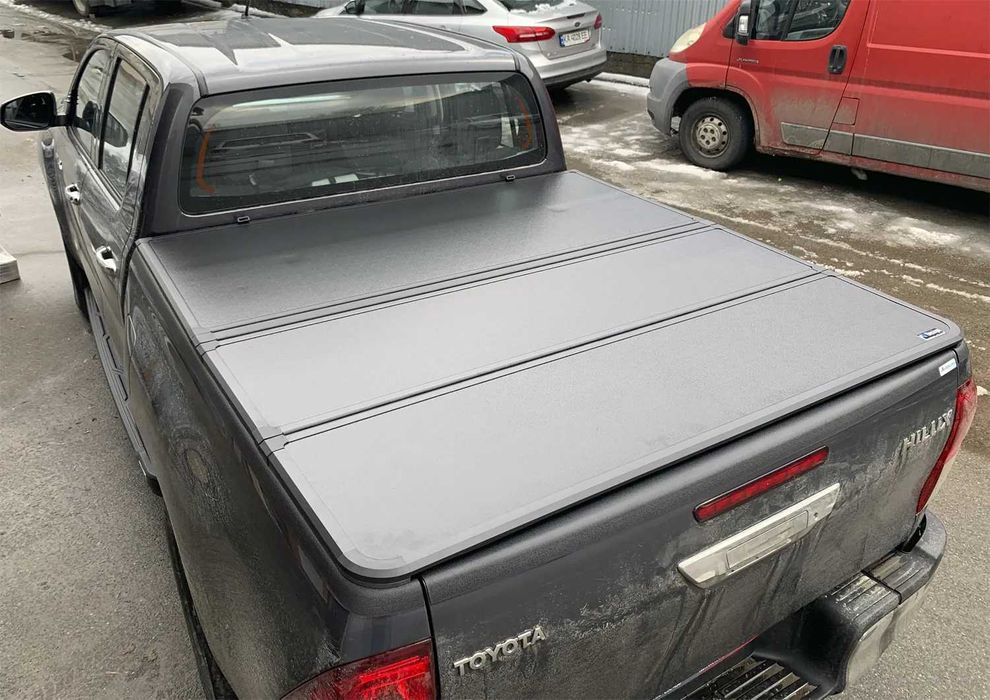Кришка кузова Toyota Hilux 2015-2025 з трьох секцій ролета