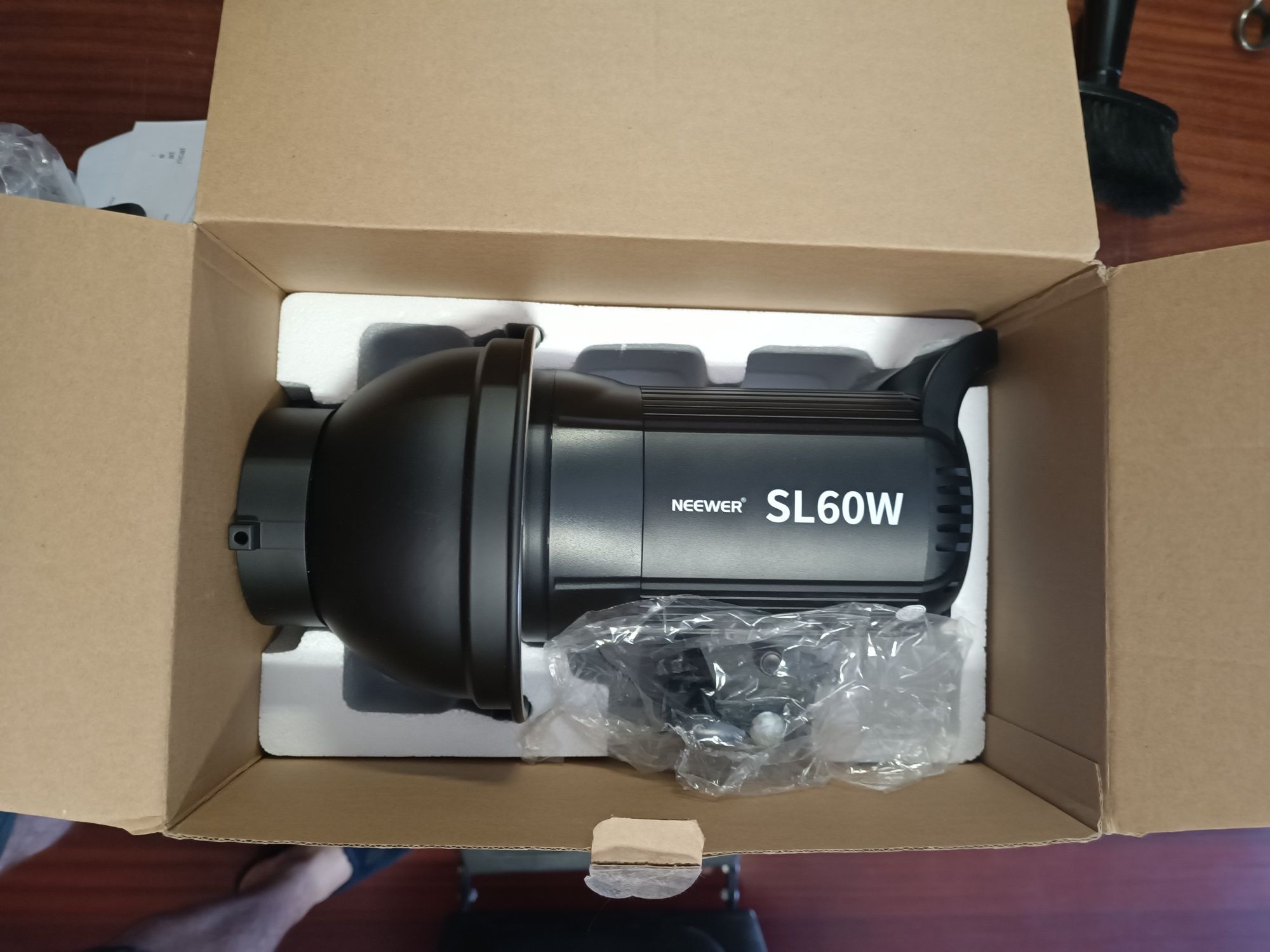 Luz de Estúdio Godox SL60W (Como Nova) – Ideal para Vídeo e Fotografia