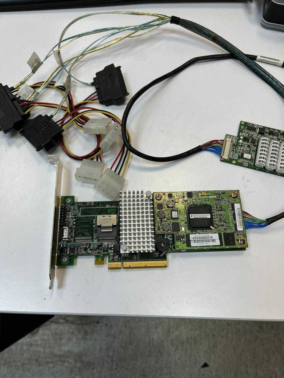 Контролер RAID LSI MegaRAID SAS 9260CV-4i, Battery, CacheCade, 6GB/S