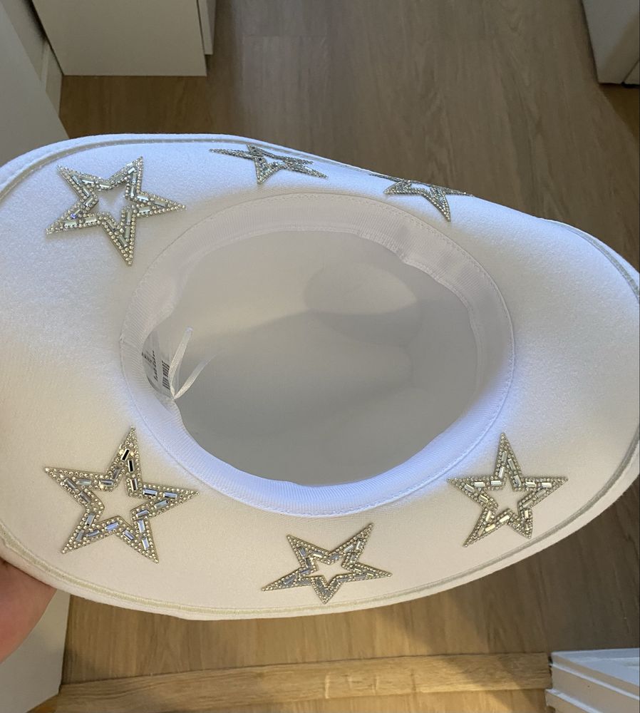 Chapéu novo de cowboy branco - country com estrelas e brilho prateado