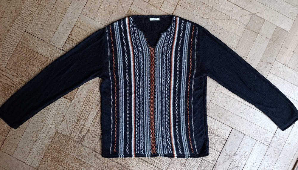 Bluza vintage z dekoltem,z detalami ta ornamentem w czarnym kolorze XL