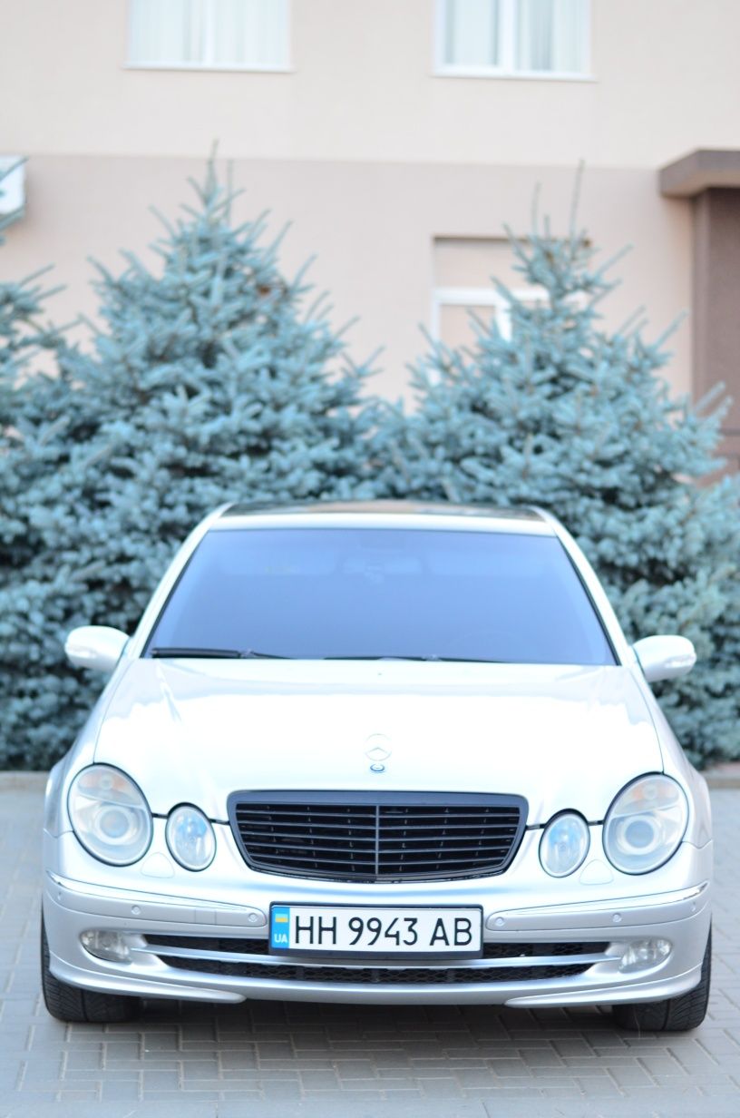 Mercedes-Benz W211