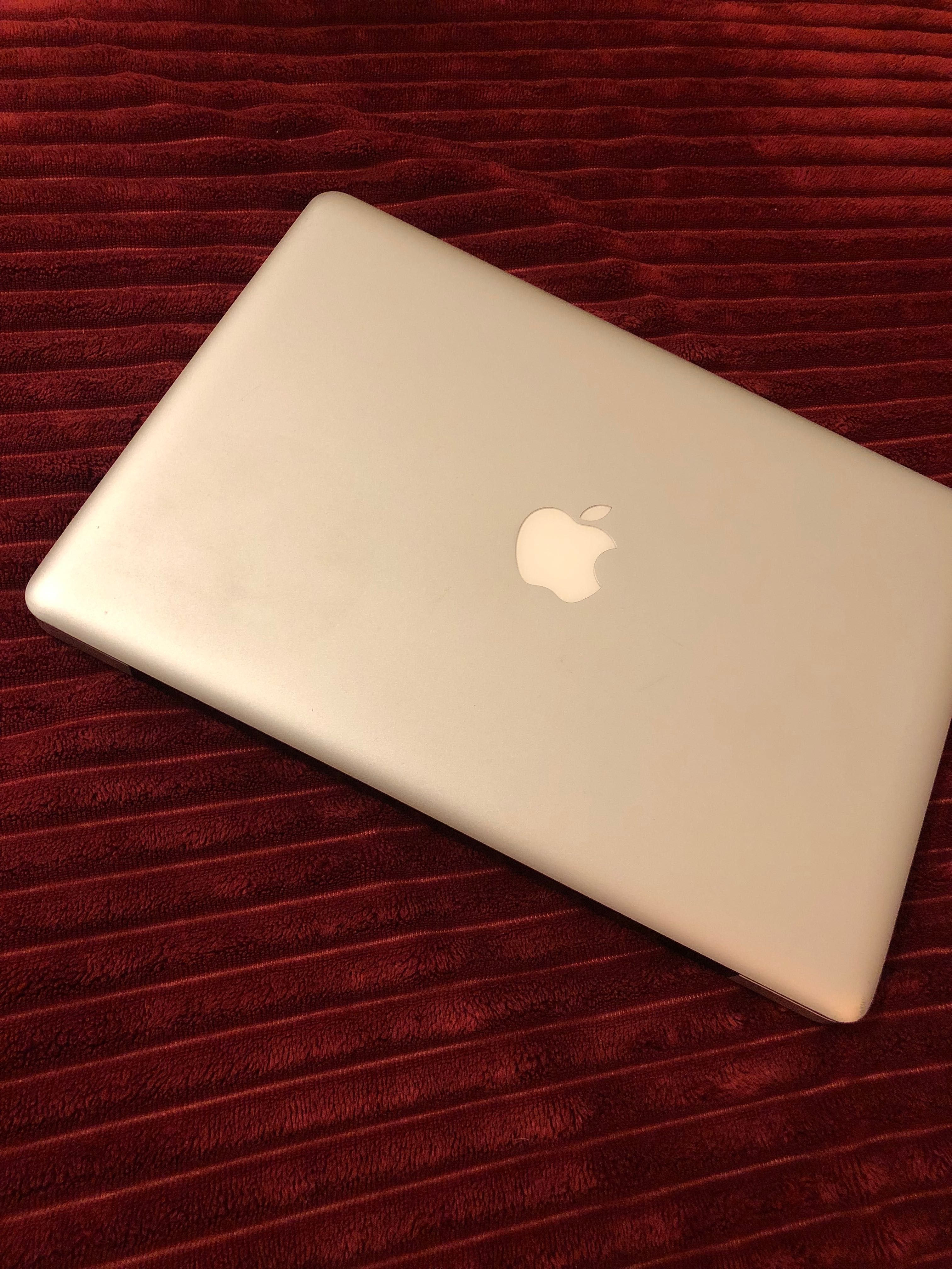 MACBOOK PRO 13.3 POLEGADAS / 8GB MHz / 480 GB sata