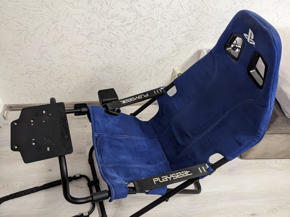 Кокпіт Playseat Challenge з кріпленнями