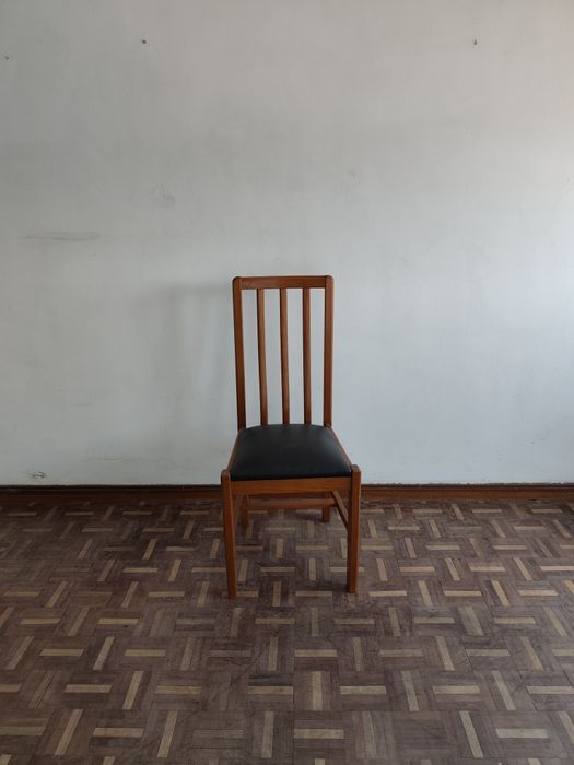 Cadeira de sala de jantar vintage em couro