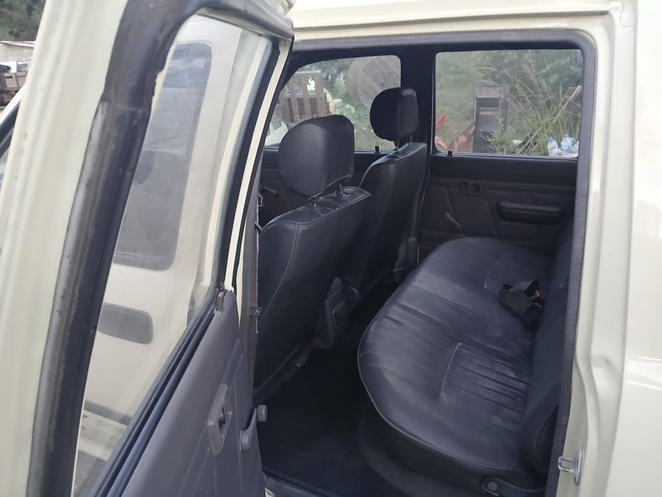 Carrinha Toyota Hilux caixa aberta