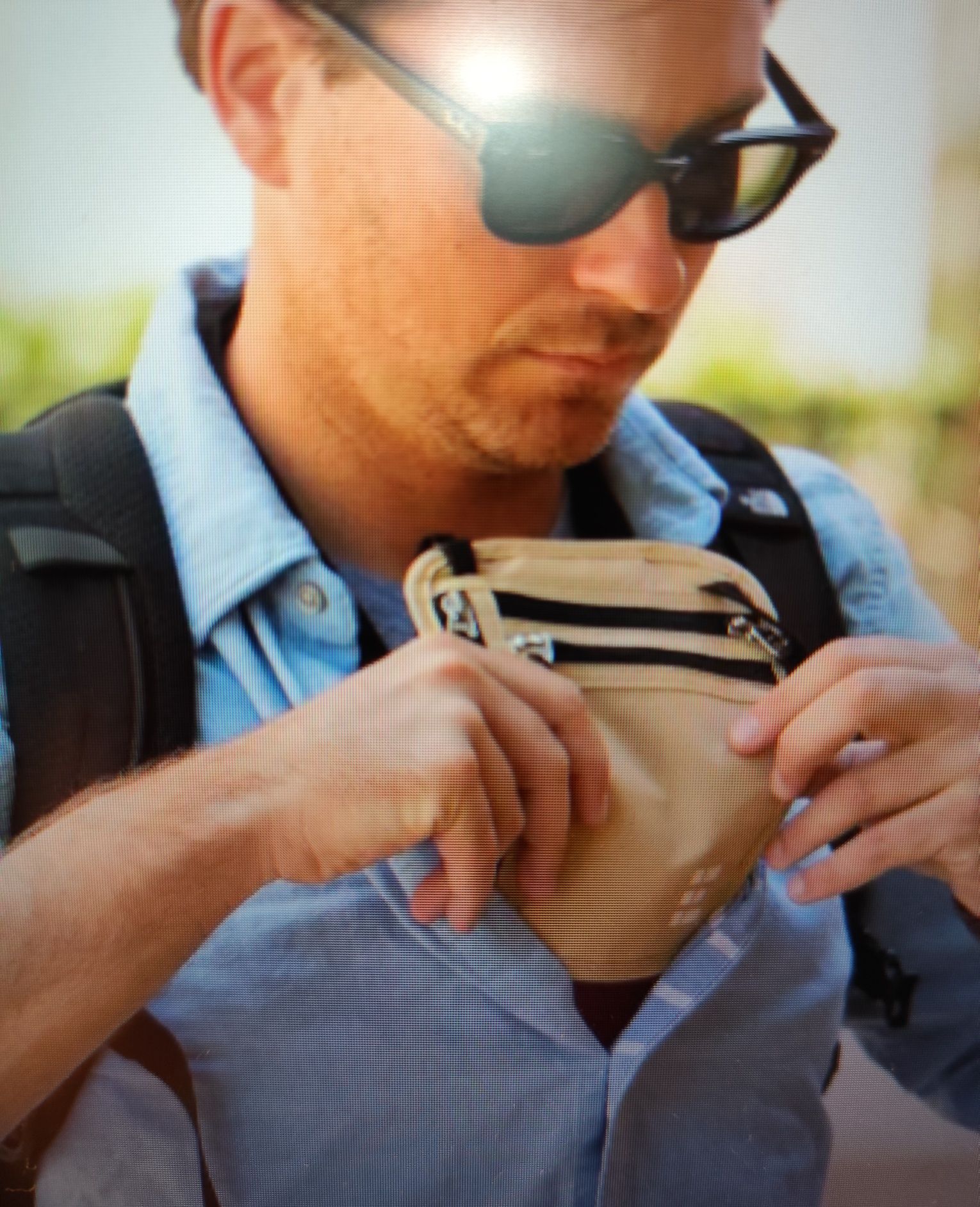 Bolsa de pescoço para viajantes marca Zero Grid (Nova)