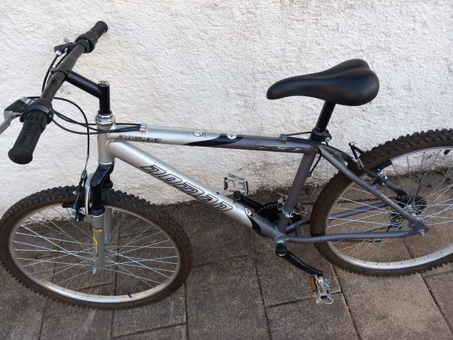 Bicicleta suspensão á frente roda 26