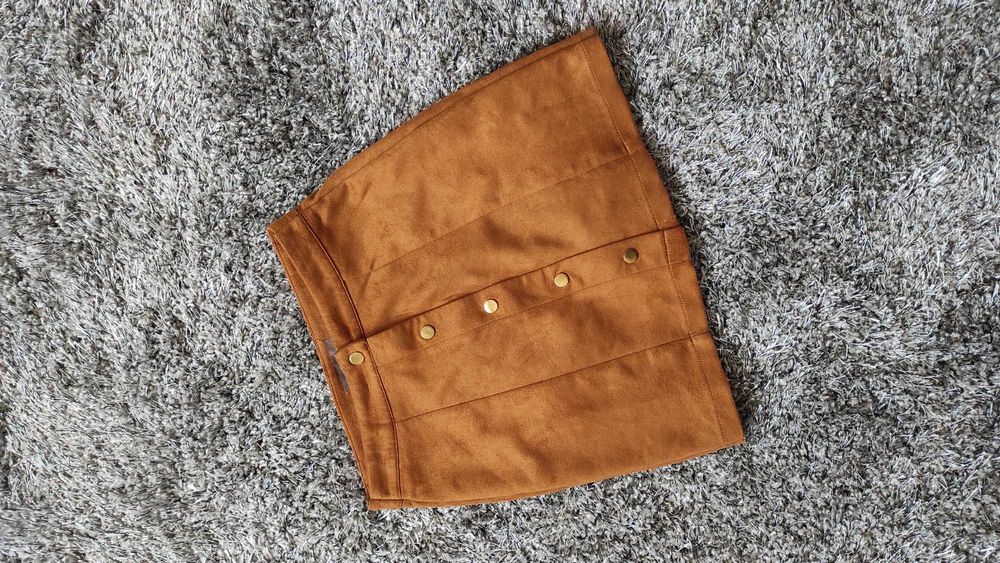 Brązowa spódniczka z guzikami zamszowa zamsz