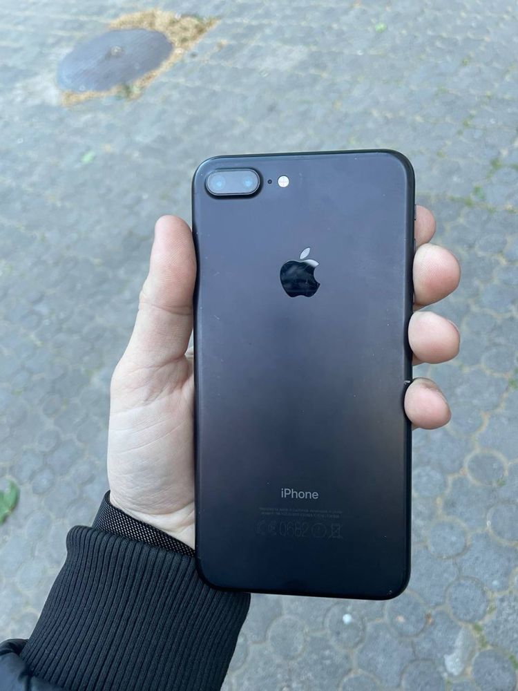 Продам iPhone 7+ 128