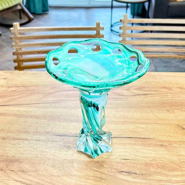 Patera misa na stopce 21cm nakrapiane szkło czeskie PRL Vintage