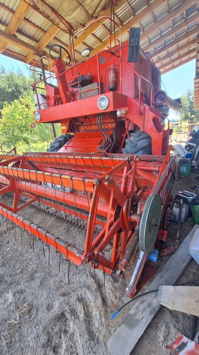 Kombajn bizon z056 ze stołem do rzepaku