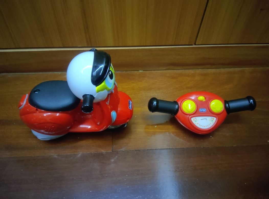 Moto telecomandada da Chicco - Vespa