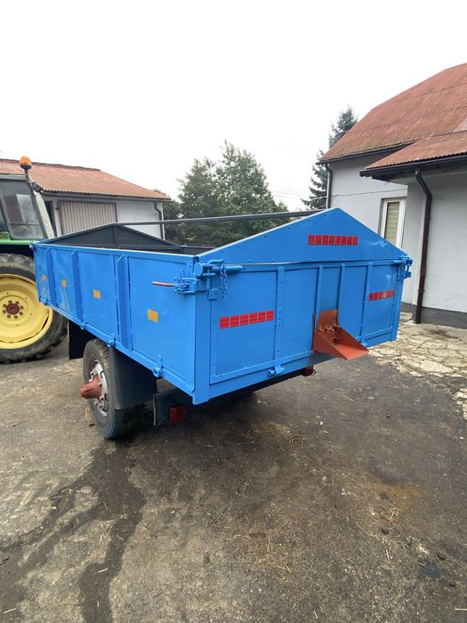 Przyczepa jednoosiowa z kiprem