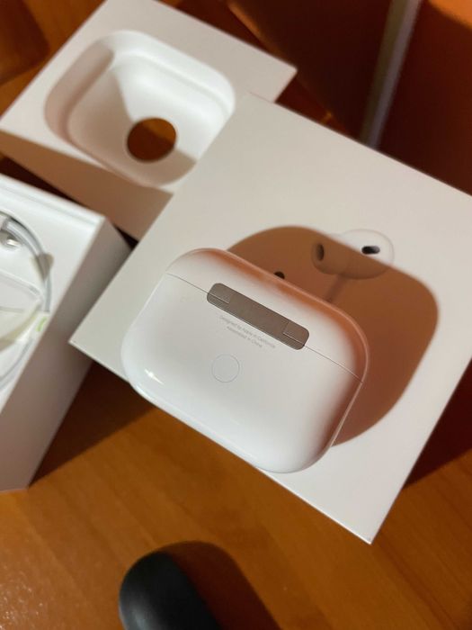 Apple AirPods Pro 2 (Gen 2)