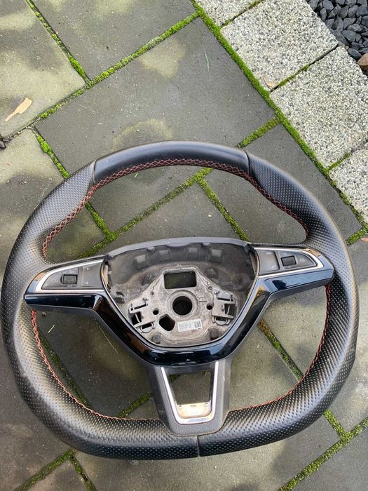 kierownica skórzana skóra pikowana ścięta VRS Skoda Octavia III RS