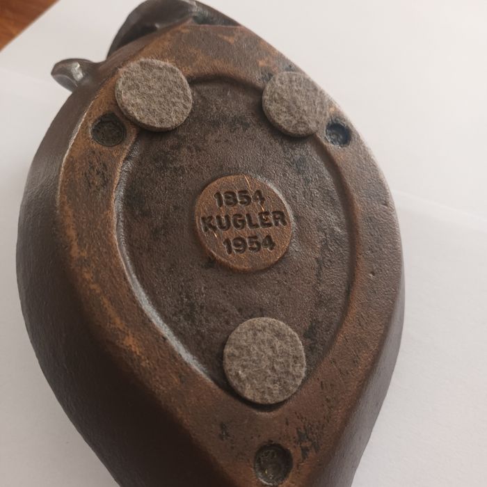 Stare naczynie z mosiądzu