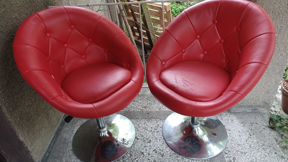2 czerwone, bardzo wygodne fotele
