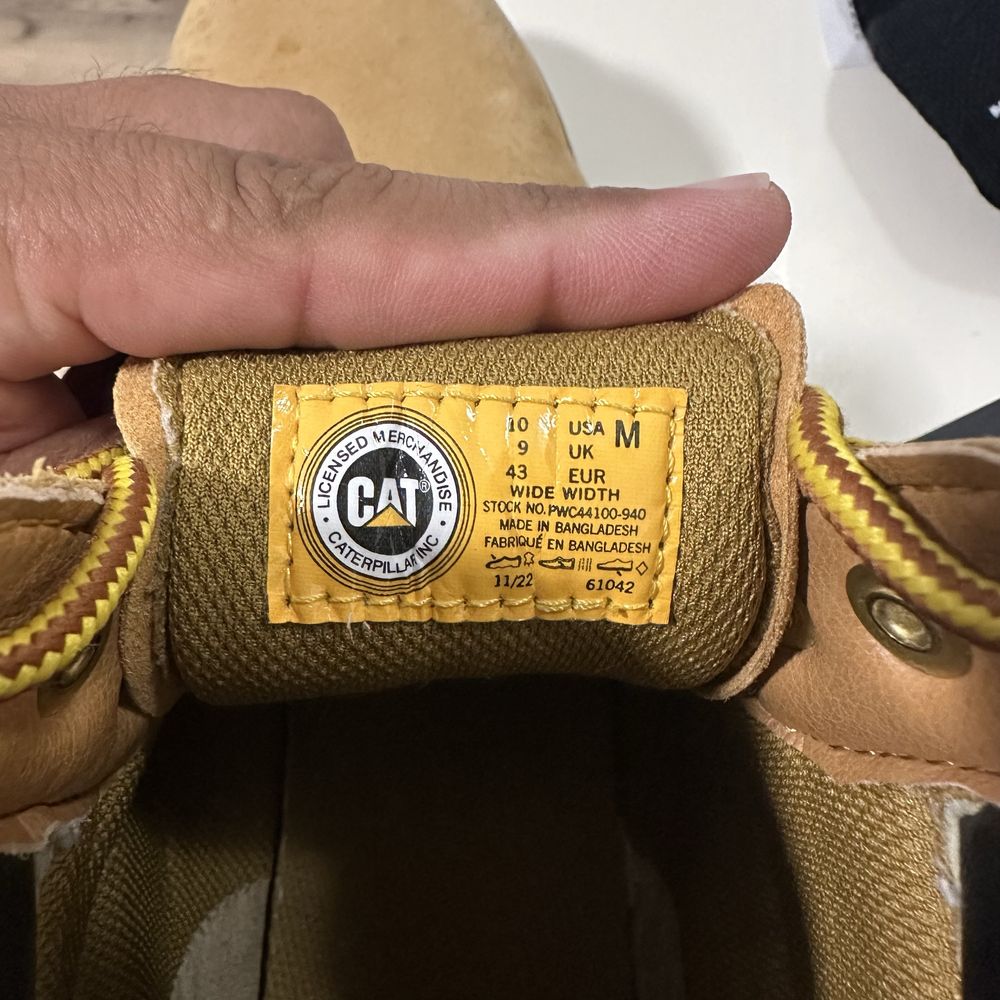 Bota caterpillar em pele