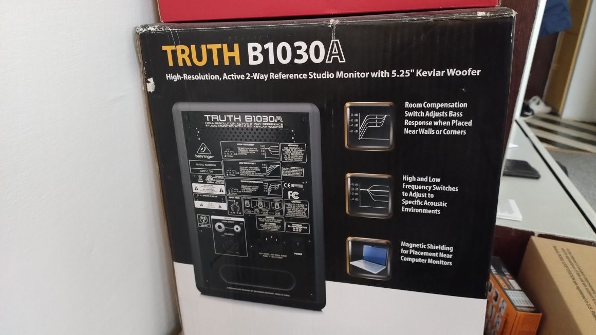 Behringer TRUTH B1030A