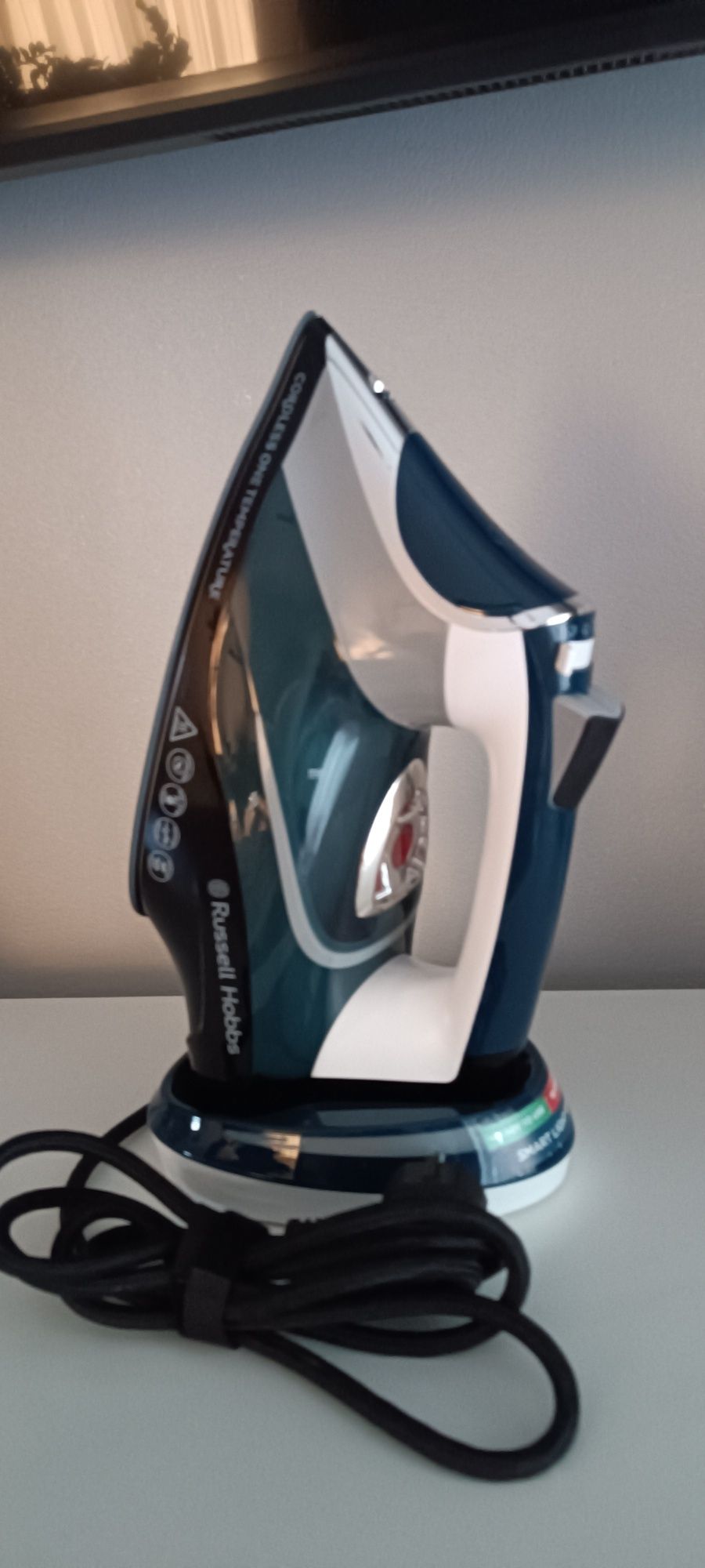 Żelazko bezprzewodowe Russell Hobbs