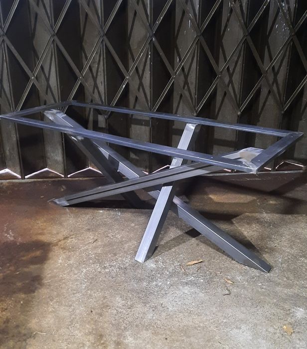 Estruturas mesa em metal